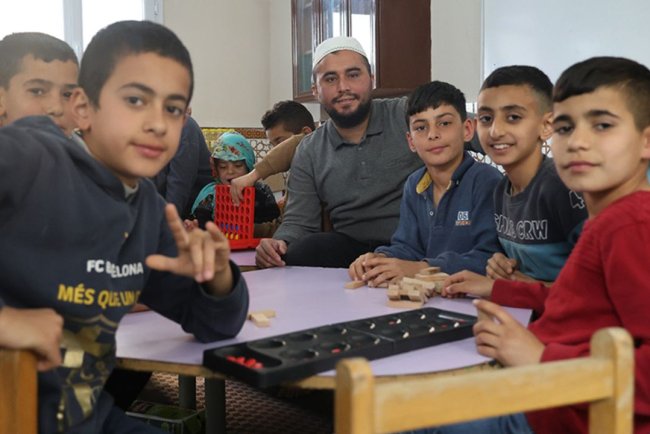 Kırıkhan'daki örnek imam çocuk cemaatiyle dikkat çekiyor