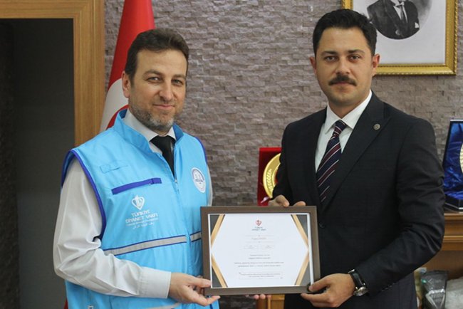 Delice Kaymakamı Cingirt, kurbanını TDV'ye verdi