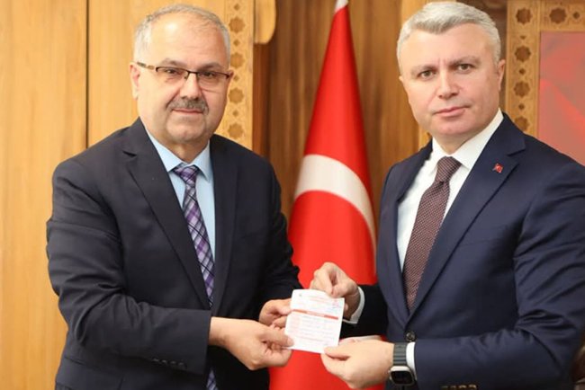 Safranbolu Kaymakamı Yazıcı, kurbanını TDV'ye verdi