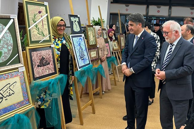 BAİBÜ Diyanet Gençlik Merkezi’nde Geleneksel Sanatlar Sergisi açıldı