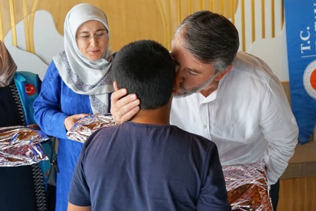 Hatay'da yetimlere bayram sevinci taşındı