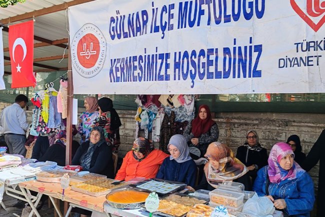 Gülnar'da Kur'an kursları yararına kermes düzenlendi