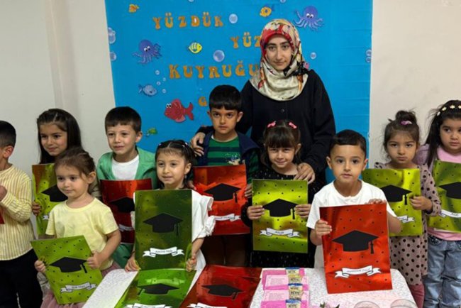 Hakkari'de minikler karne aldı