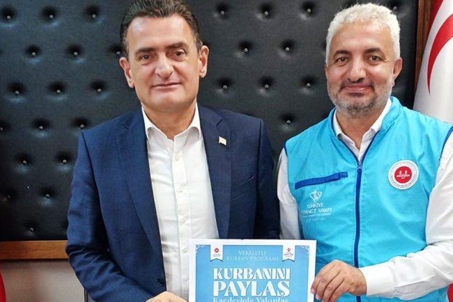 KKTC İçişleri Bakanı Oğuz, kurbanını TDV'ye verdi