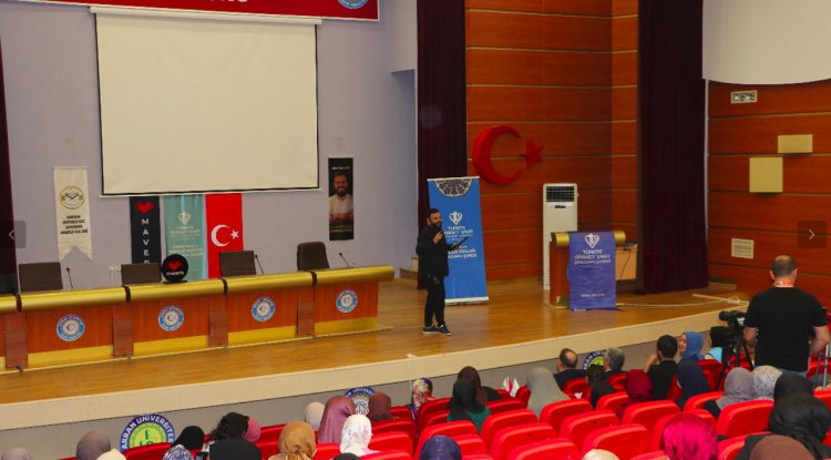 Şanlıurfa'da "İnsan Allah'ın Aynasıdır" konferansı düzenlendi