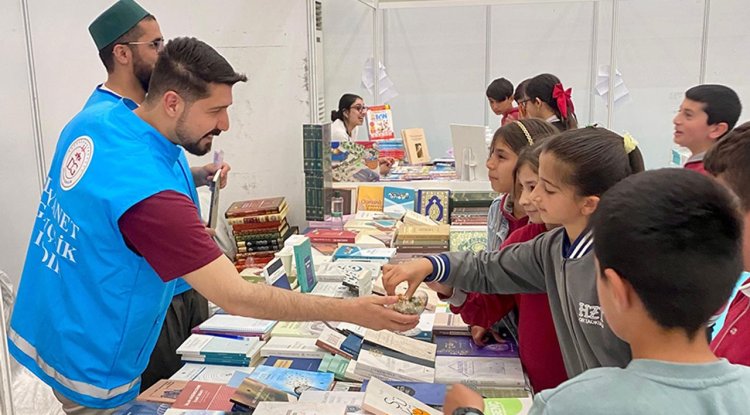 Diyanet yayınları Iğdır'da okuyucuyla buluştu