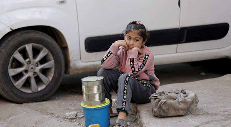 Gazze'de açlığı "silah" olarak kullanan işgalciler, 29 aşevi ile 37 yardım dağıtım merkezini vurdu