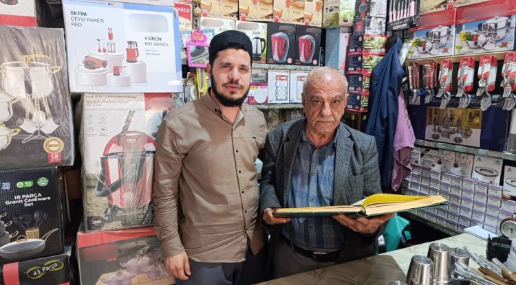 Suruç'ta 75 yaşındaki esnafın Kur'an aşkı