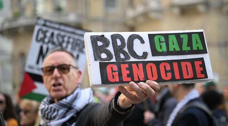 BBC'ye, yayınlarında İsrail'in Gazze soykırımını gizlediği gerekçesiyle protesto