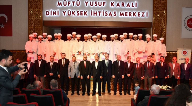 Rize Müftü Yusuf Karali Dini Yüksek İhtisas Merkezinde mezuniyet heyecanı
