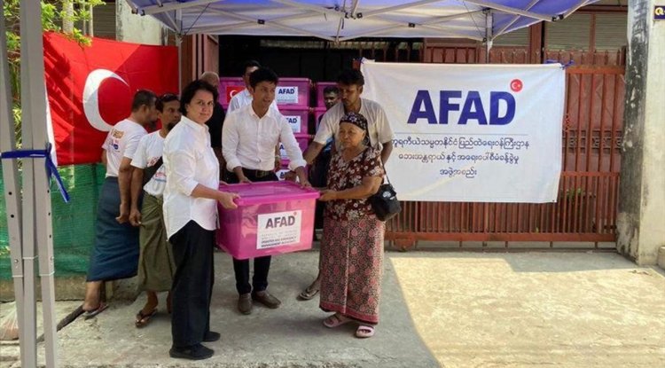 Türkiye'den gönderilen yardım malzemeleri Myanmar'daki depremzedelere ulaştı