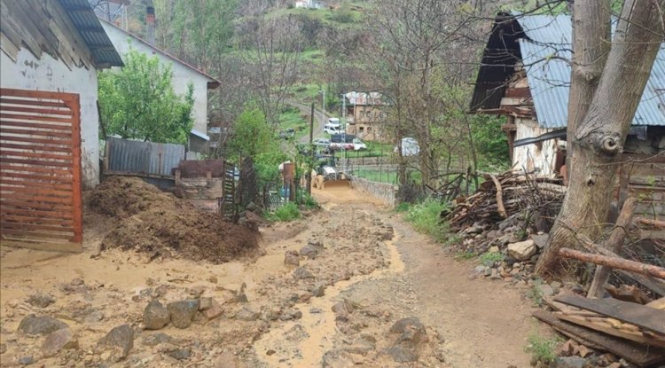 Sivas'ta şiddetli yağışlar sele neden oldu