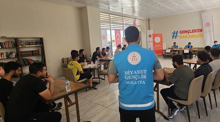 Malatya'da ödüllü münazara düzenlendi