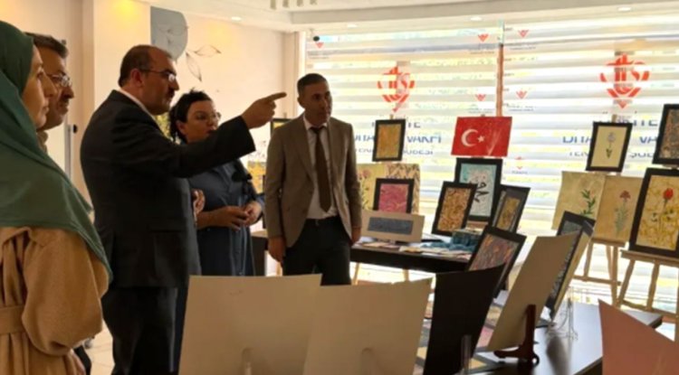 Değirmenaltı Diyanet Gençlik Merkezinde "Ebru Sergisi" açıldı