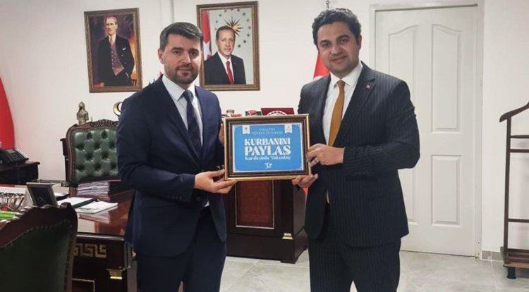 Gölbaşı Kaymakamı Seyhan, kurbanını TDV'ye emanet etti