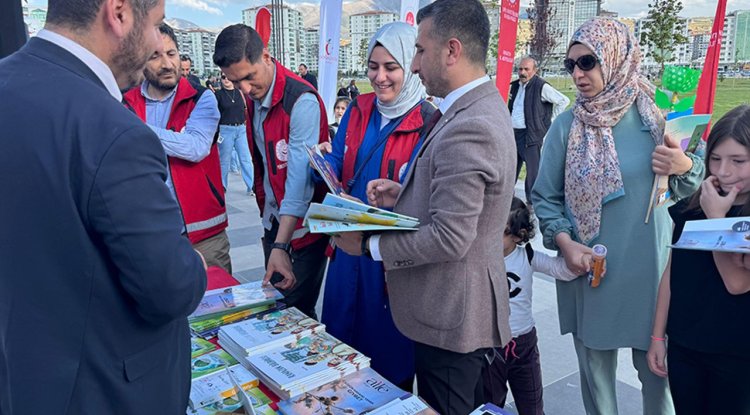 Müftülük aile standı ile vatandaşları bilgilendirdi