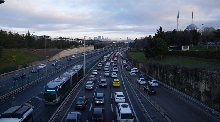 Trafiğe nisanda 191 bin 983 aracın kaydı yapıldı