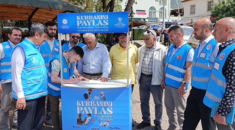 Anamur'da vekaletle kurban bağış ve tanıtım standı açıldı