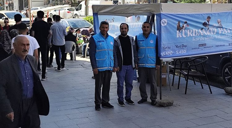 Hakkari'de vekaletle kurban bağış ve tanıtım standı açıldı