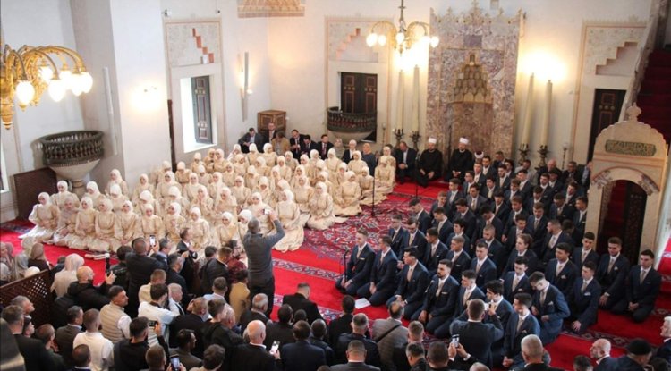 Saraybosna'daki Gazi Hüsrev Bey Medresesi 475'inci mezunlarını verdi