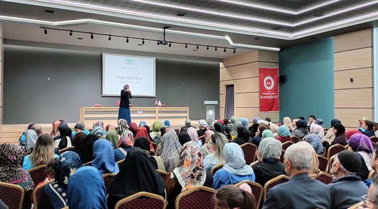 Tekirdağ'da "Ailede İletişim" konferansı