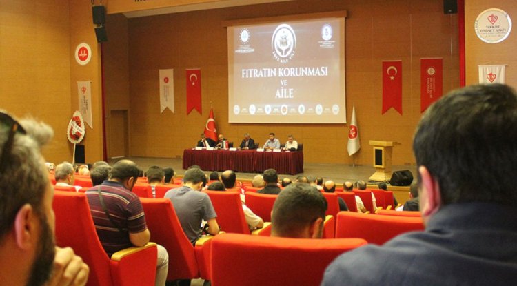 Aydın'da "Fıtratın Korunması ve Aile" paneli gerçekleştirildi