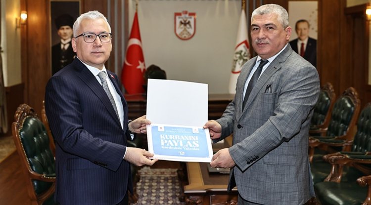 Sivas Valisi Şimşek, kurbanını TDV'ye emanet etti