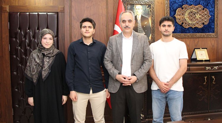 Amasya'da gençler umreyle ödüllendirildi