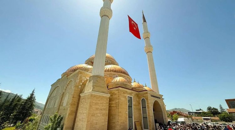Mehmet Emin Tokadi Camii dualarla açıldı