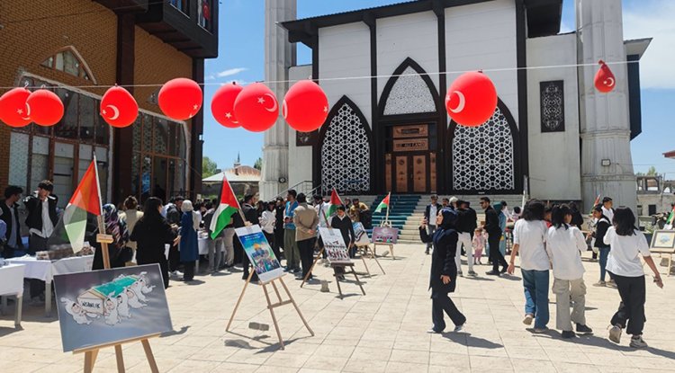 İmam hatipliler  Filistin'e destek kermesi kurdu