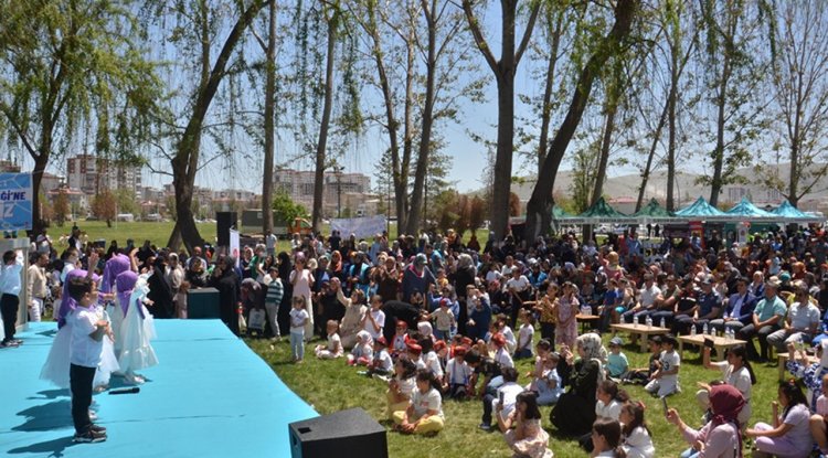 Elbistan'da aile şenliği renkli görüntülere sahne oldu