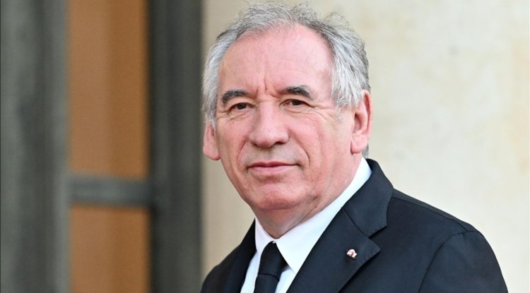 Fransa Başbakanı Bayrou toplumda İslam'ı "takıntı konusu" haline getirmek istemediğini belirtti