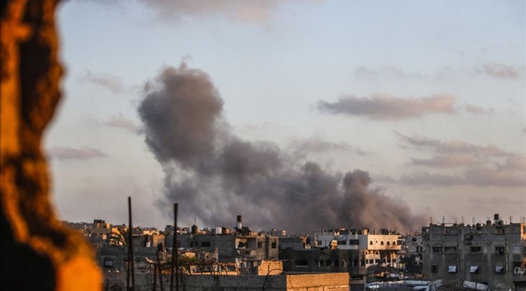 İşgalcilerin yardım merkezine düzenlediği saldırıda 3 Filistinli şehit oldu, 46 kişi yaralandı