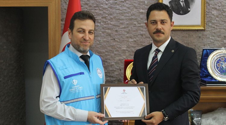 Delice Kaymakamı Cingirt, kurbanını TDV'ye verdi