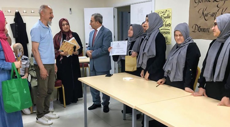 Balıkesir'de görme engelliler Kur'an öğrenmeye devam ediyor