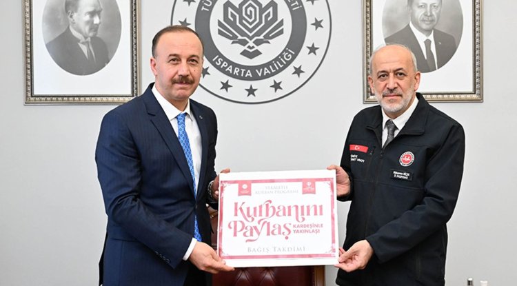 Isparta Valisi Erin, kurbanını TDV'ye emanet etti