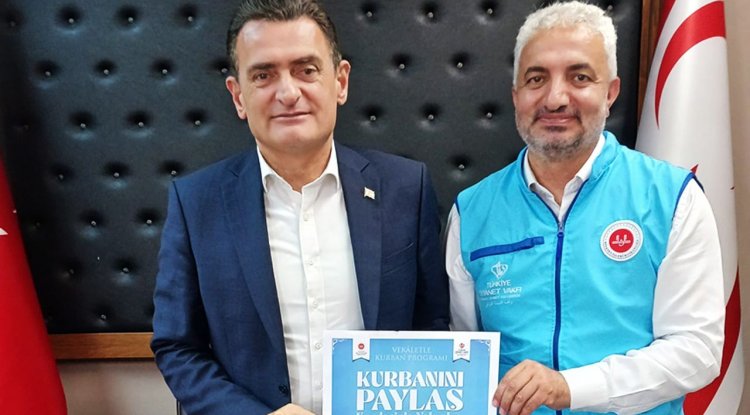 KKTC İçişleri Bakanı Oğuz, kurbanını TDV'ye verdi