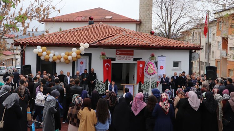 Nardane Bayrak Kız Kur’an Kursu dualarla açıldı