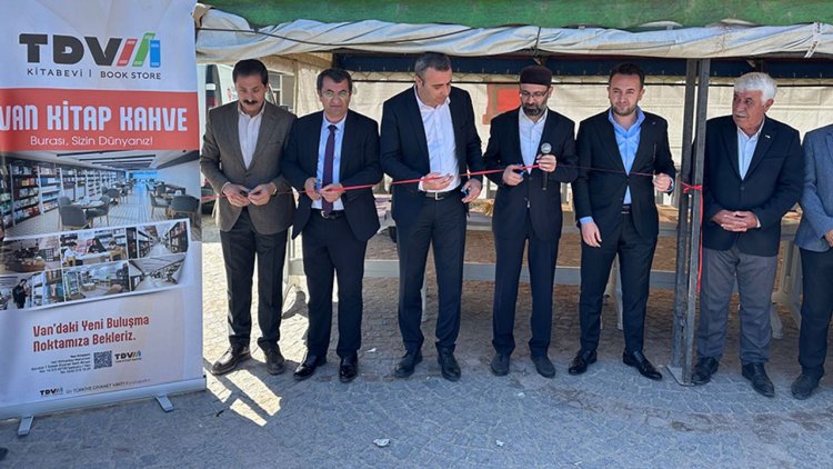 Gevaş'ta TDV Yayınları tanıtım fuarı açıldı