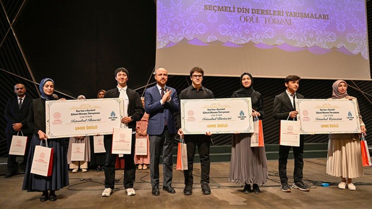 İstanbul'da "Seçmeli Din Dersleri Yarışmaları"nda dereceye giren öğrencilere ödülleri verildi