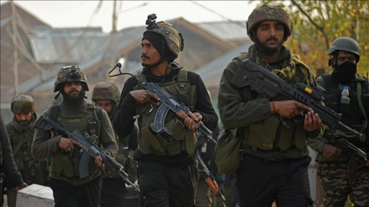 Hindistan ordusu, Pakistan ve ona bağlı Azad Keşmir'deki "hedeflere" askeri operasyon başlattı