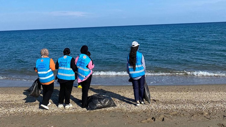 Anamurlu gençler, iyilikle çevreyi güzelleştirdi