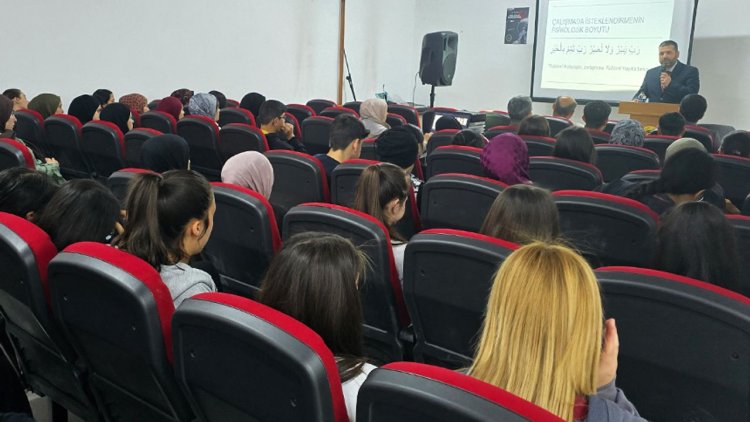 Hocalar'da eğitim konferansları düzenleniyor