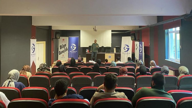 Bilge gençlikten KPSS ve AGS semineri