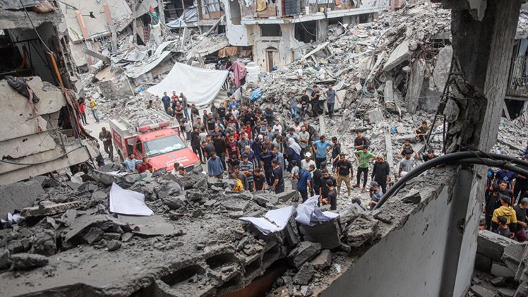 İşgalcilerin Gazze'de bir klinik ile mescide düzenlediği saldırıda 13 kişi şehit oldu