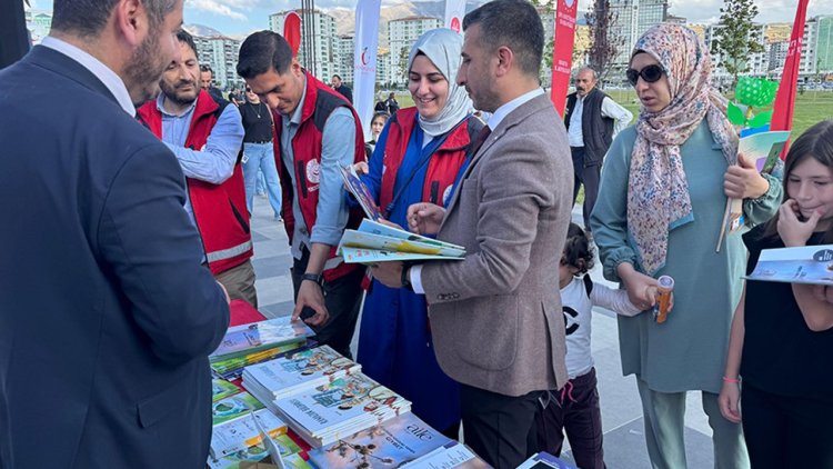 Müftülük aile standı ile vatandaşları bilgilendirdi