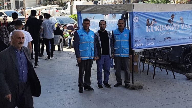 Hakkari'de vekaletle kurban bağış ve tanıtım standı açıldı