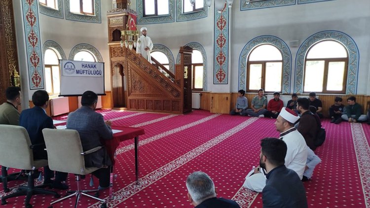 Hanak'ta din görevlileri yarıştı