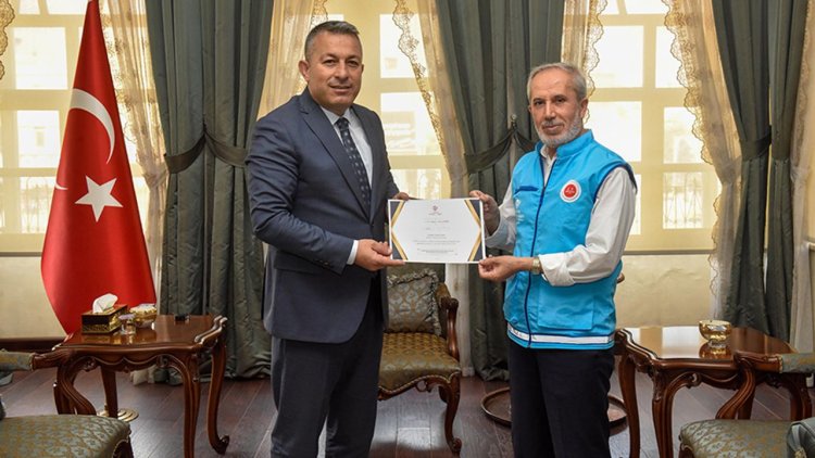 Kilis Valisi Şahin, kurbanını TDV'ye verdi