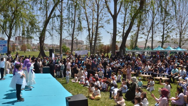 Elbistan'da aile şenliği renkli görüntülere sahne oldu